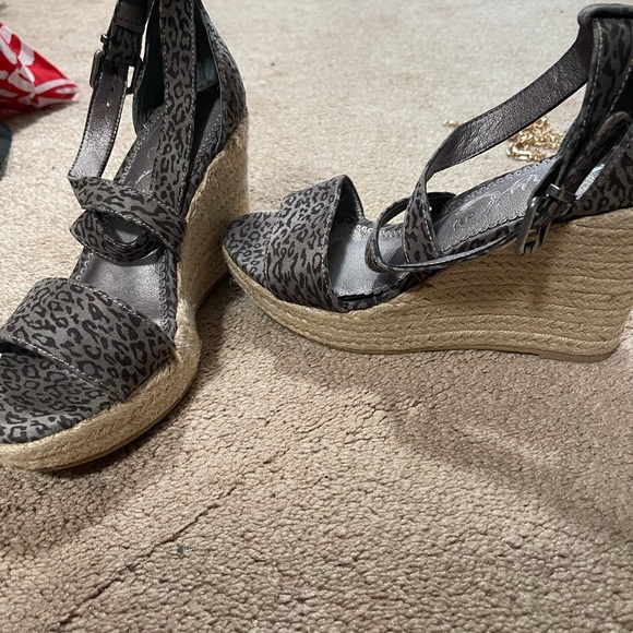 Grey leopard wedge sandals - Picture 2 of 2